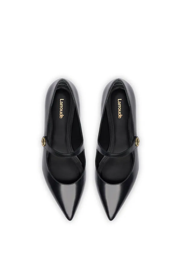Caroline Flat, Black Leather