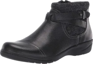 Clarks Womens Cheyn Kisha Leather Round Toe Booties