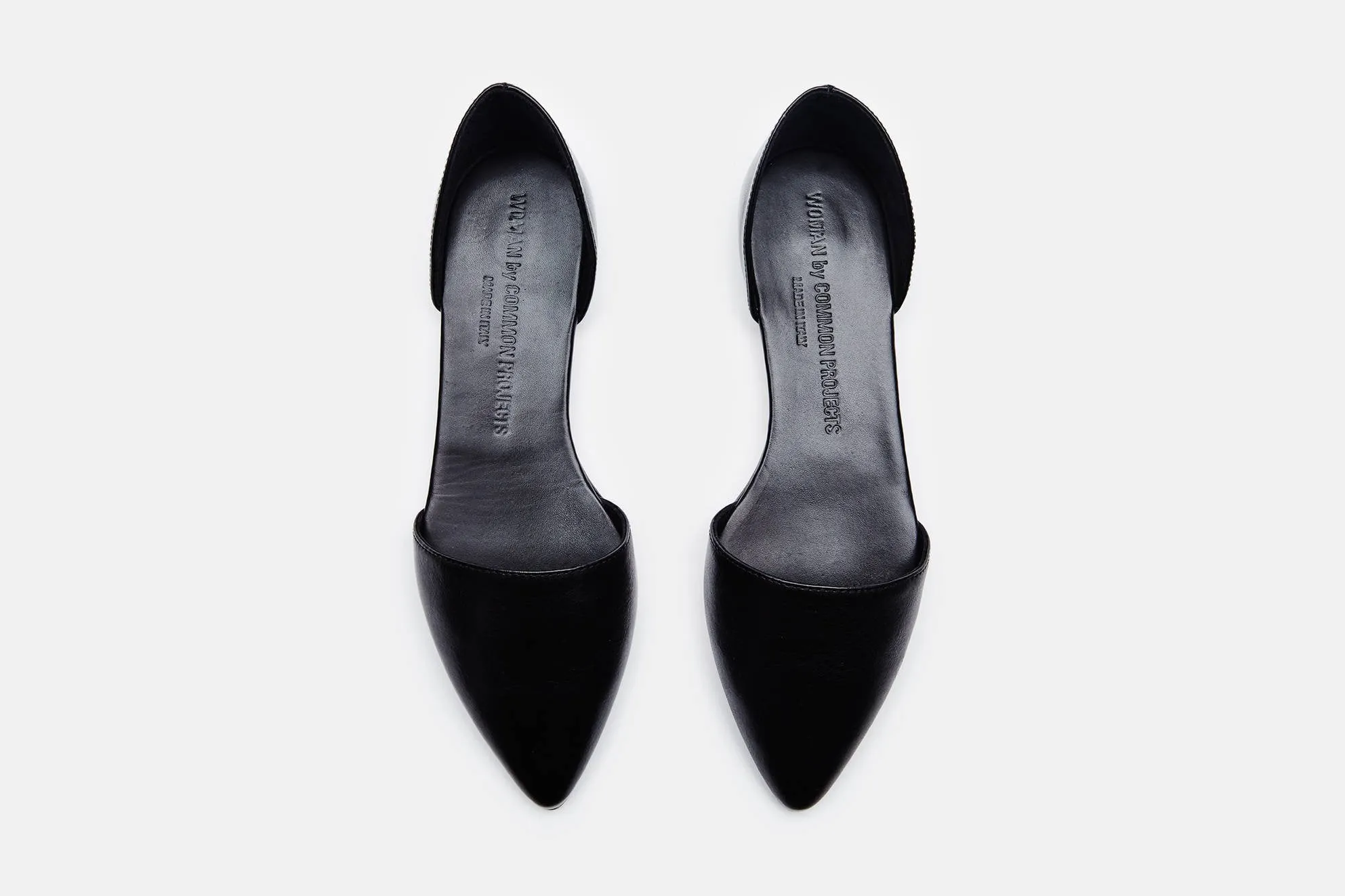 Flat Sandal in Leather - Black