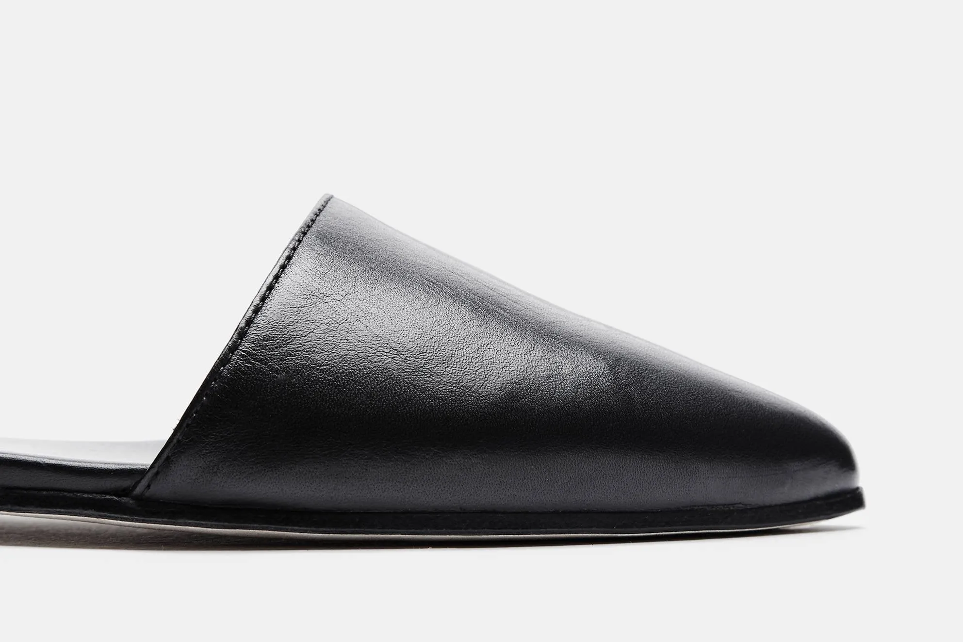 Flat Sandal in Leather - Black