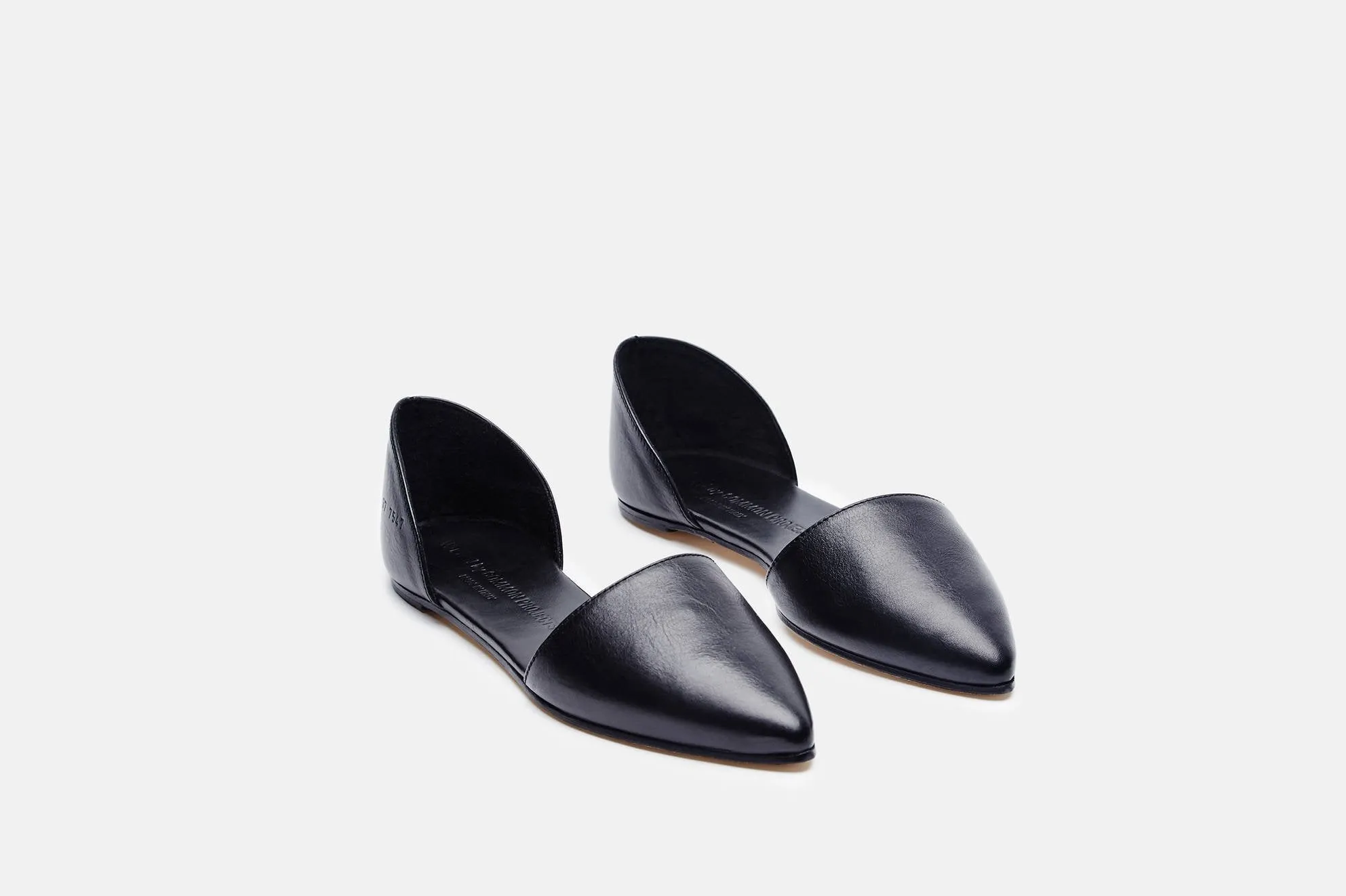 Flat Sandal in Leather - Black