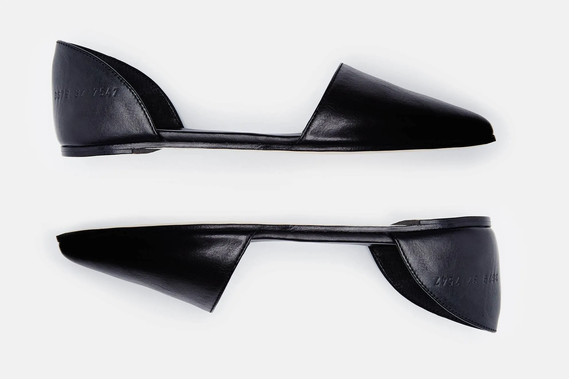 Flat Sandal in Leather - Black
