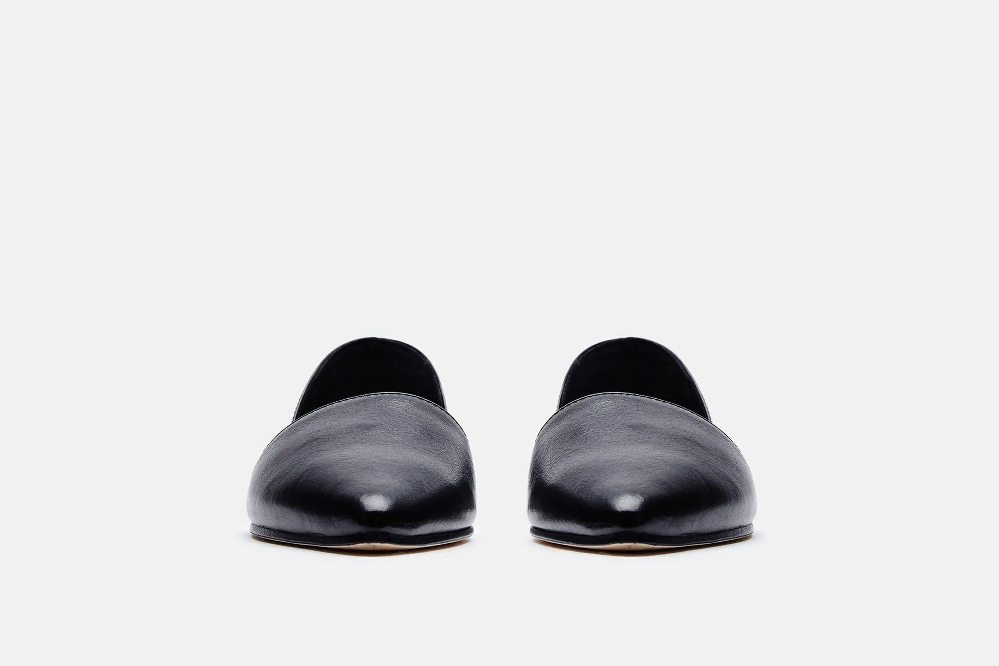 Flat Sandal in Leather - Black