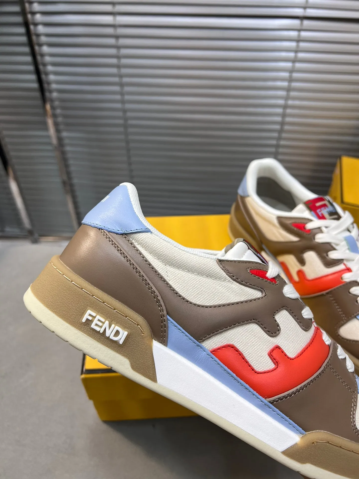 MESH TOPS COFFEE FENDI CALFSKIN Timely MIX BROWN Monumental discount AND FENDI LOW WHITE IN MATCH