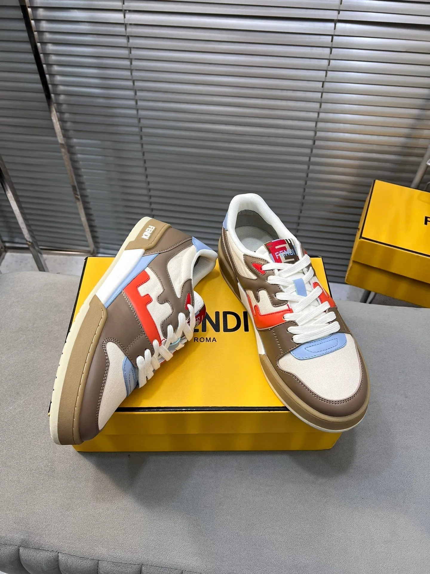 MESH TOPS COFFEE FENDI CALFSKIN Timely MIX BROWN Monumental discount AND FENDI LOW WHITE IN MATCH