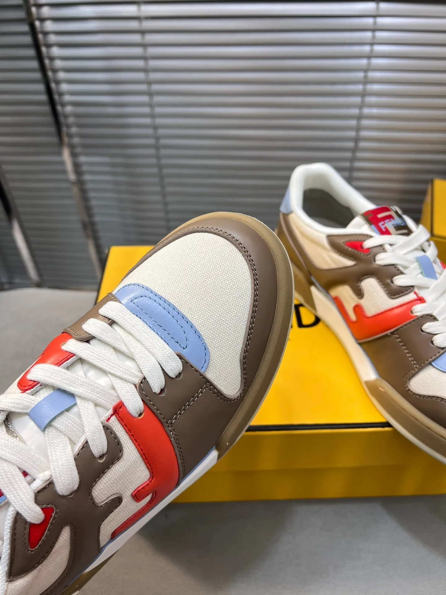 MESH TOPS COFFEE FENDI CALFSKIN Timely MIX BROWN Monumental discount AND FENDI LOW WHITE IN MATCH