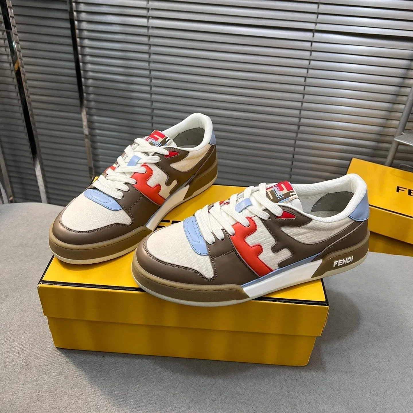 MESH TOPS COFFEE FENDI CALFSKIN Timely MIX BROWN Monumental discount AND FENDI LOW WHITE IN MATCH