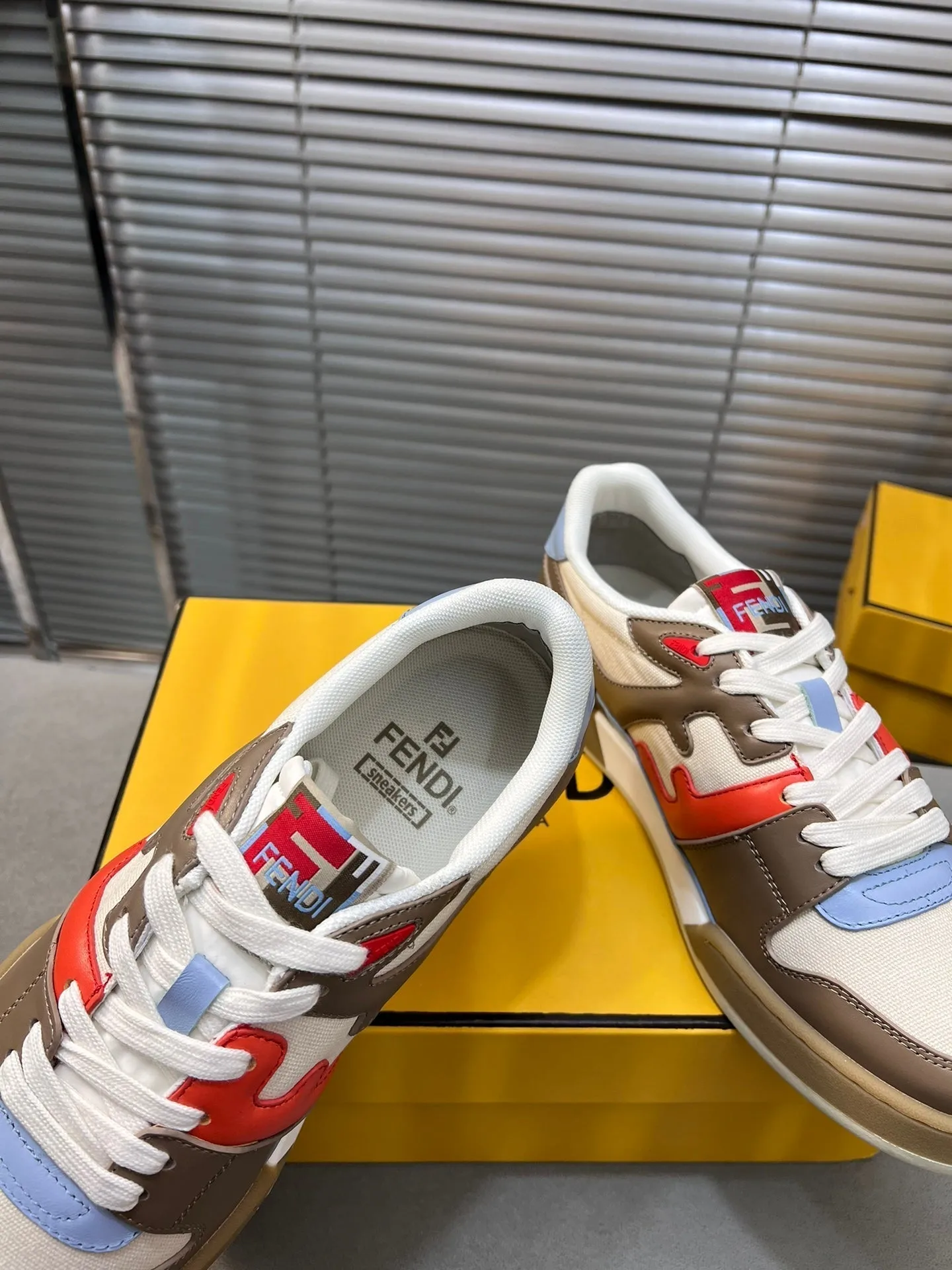 MESH TOPS COFFEE FENDI CALFSKIN Timely MIX BROWN Monumental discount AND FENDI LOW WHITE IN MATCH