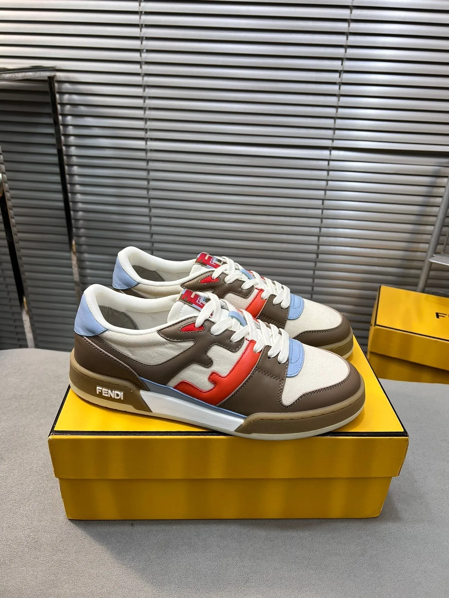 MESH TOPS COFFEE FENDI CALFSKIN Timely MIX BROWN Monumental discount AND FENDI LOW WHITE IN MATCH