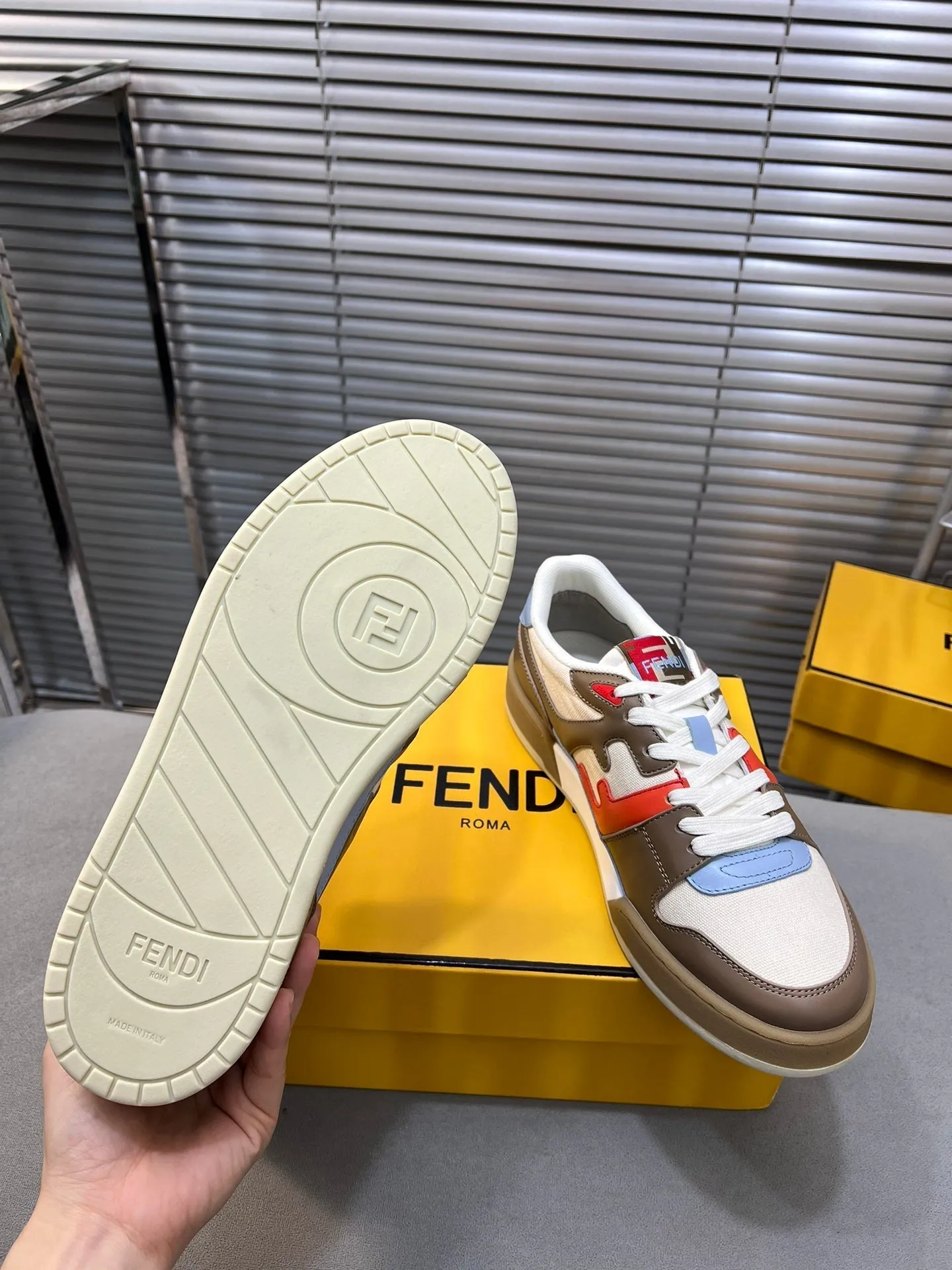 MESH TOPS COFFEE FENDI CALFSKIN Timely MIX BROWN Monumental discount AND FENDI LOW WHITE IN MATCH