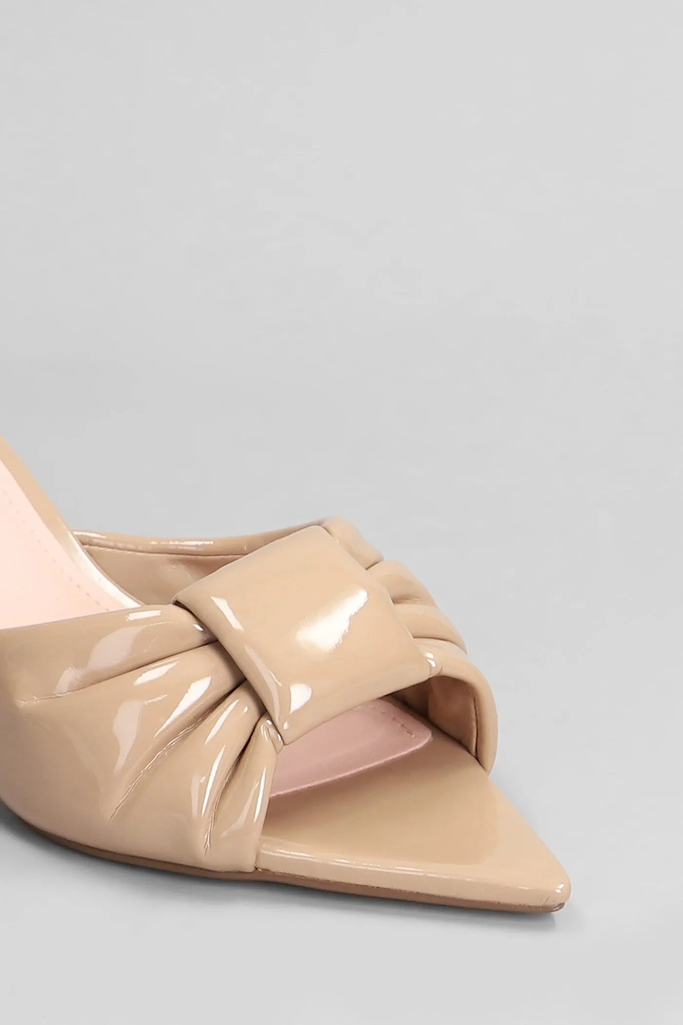 Slipper-Mule in beige patent leather