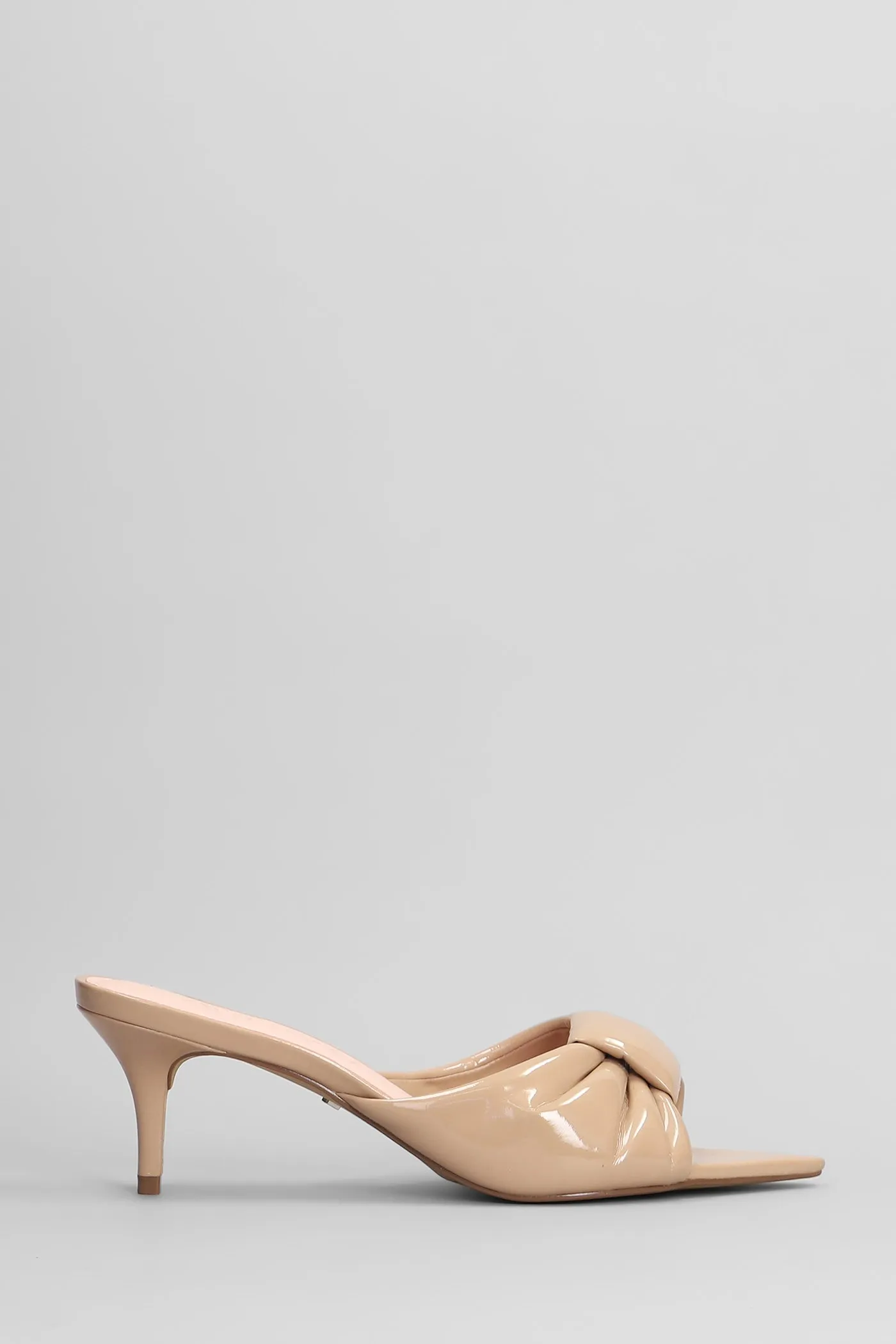 Slipper-Mule in beige patent leather
