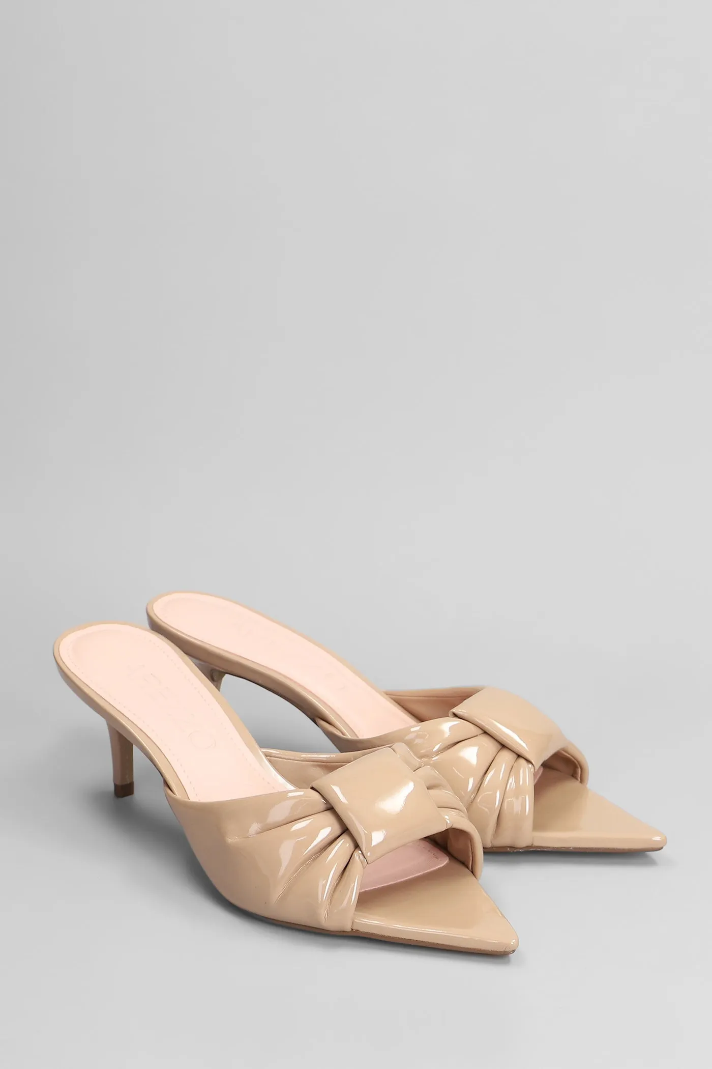 Slipper-Mule in beige patent leather