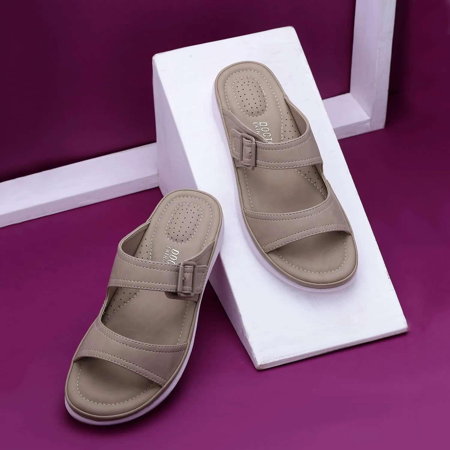 Womens Flat Memory Foam Slippers/Flip-Flops Fashion Stylish Casual Comfortable Diabetic Orthopedic Lightweight Synthetic Slip-on Sandals with Adjustable Buckle for Girls/Ladies D-631